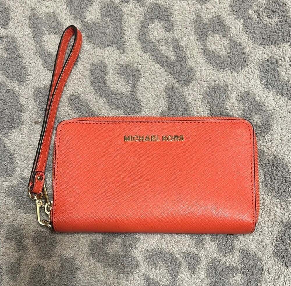 MICHAEL Michael Kors Jet Set Travel Saffiano Leather Multifunction Phone Wristle
